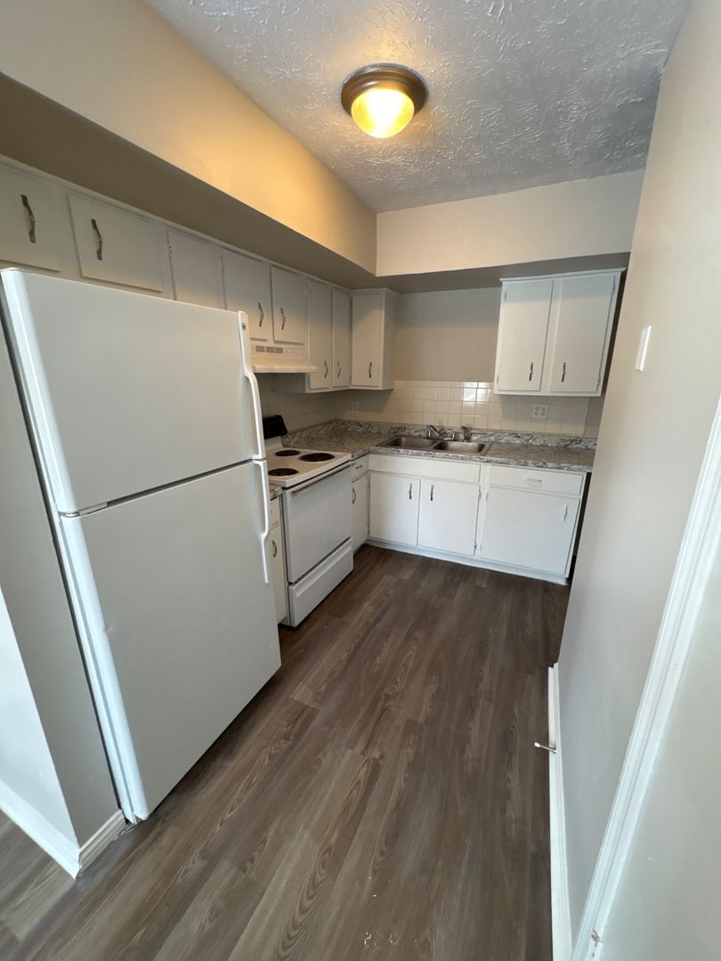 Lexington Apartment: 1029 Cross Keys Rd