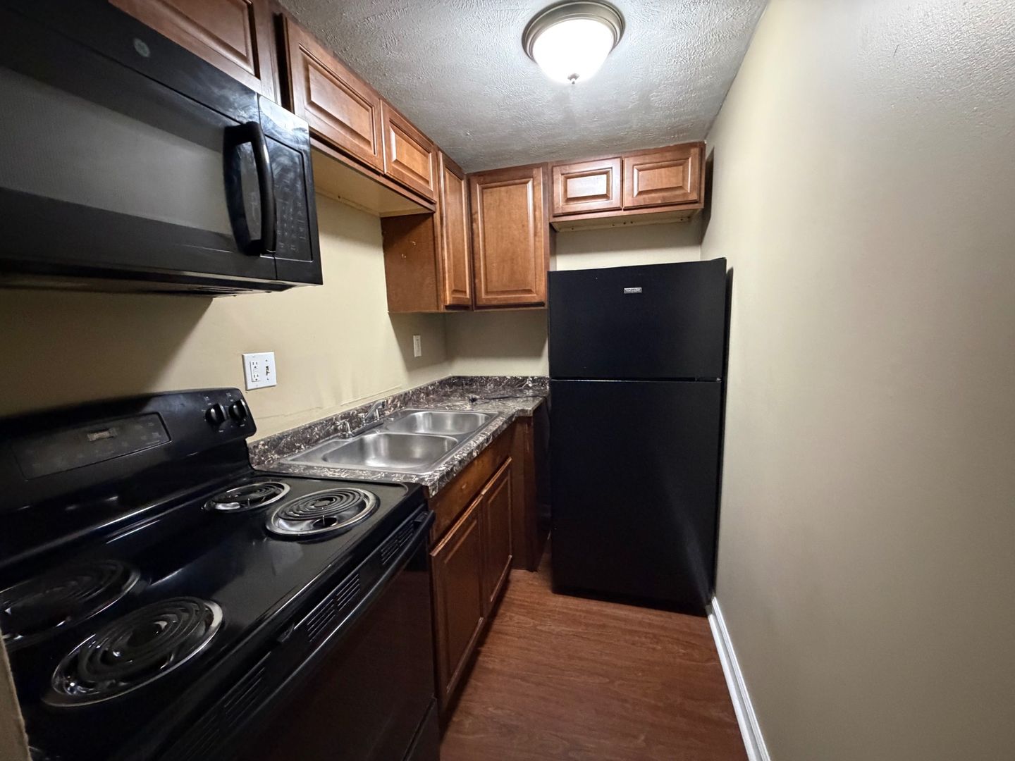 Lexington Apartment: 1590 Martha Ct
