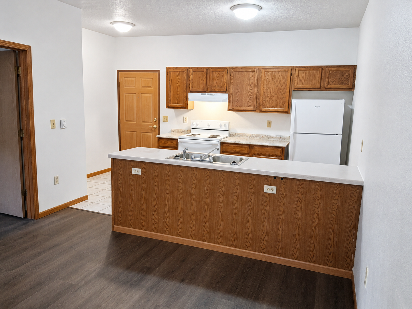 Rhinelander Apartment: 28 N Brown Street