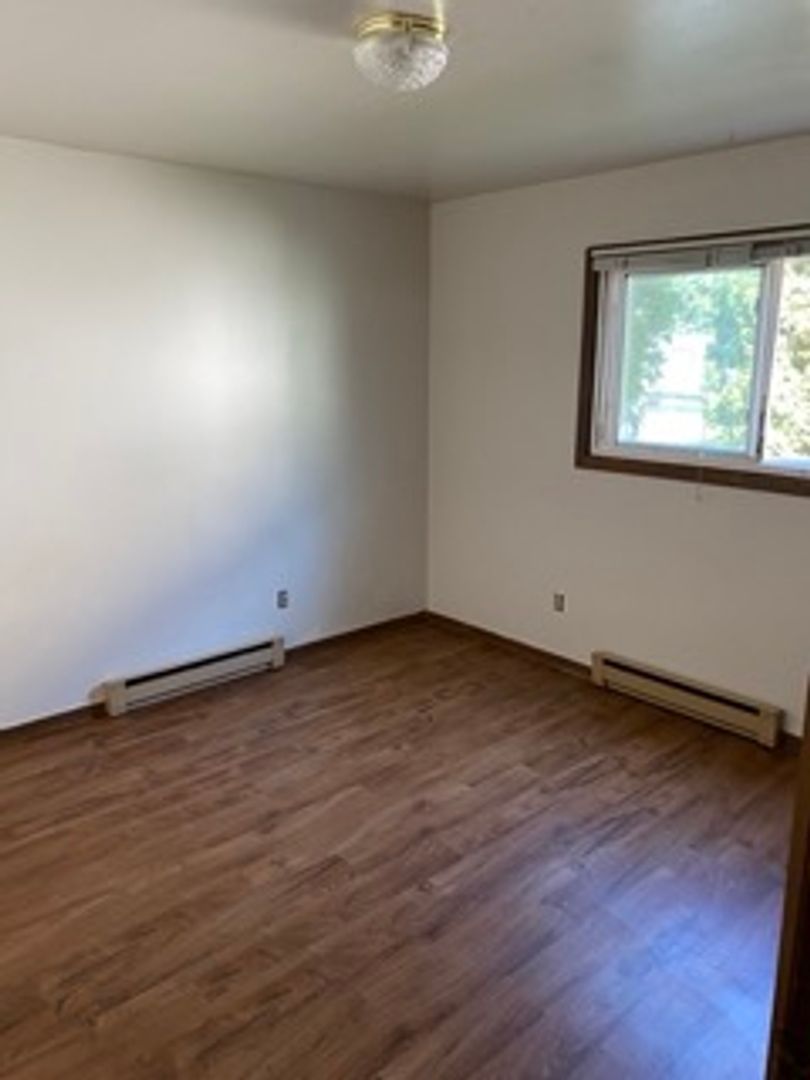 Schofield Apartment: 2710 Jelinek Avenue