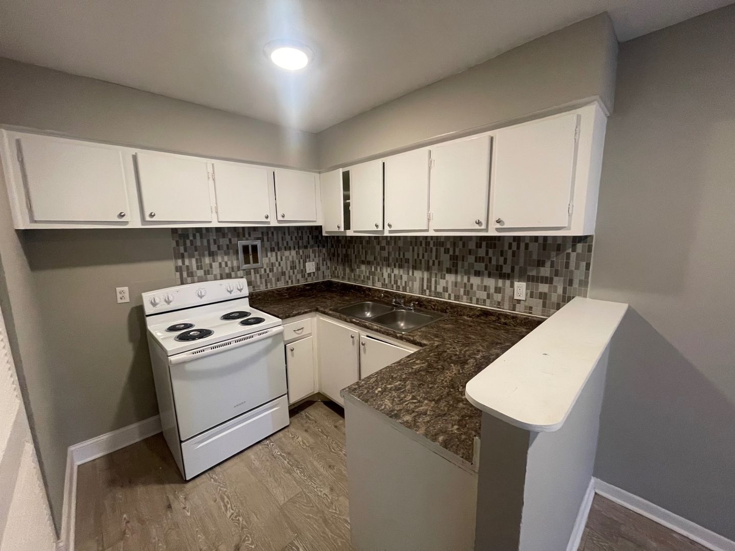 Lexington Apartment: 1545 Alexandria Dr