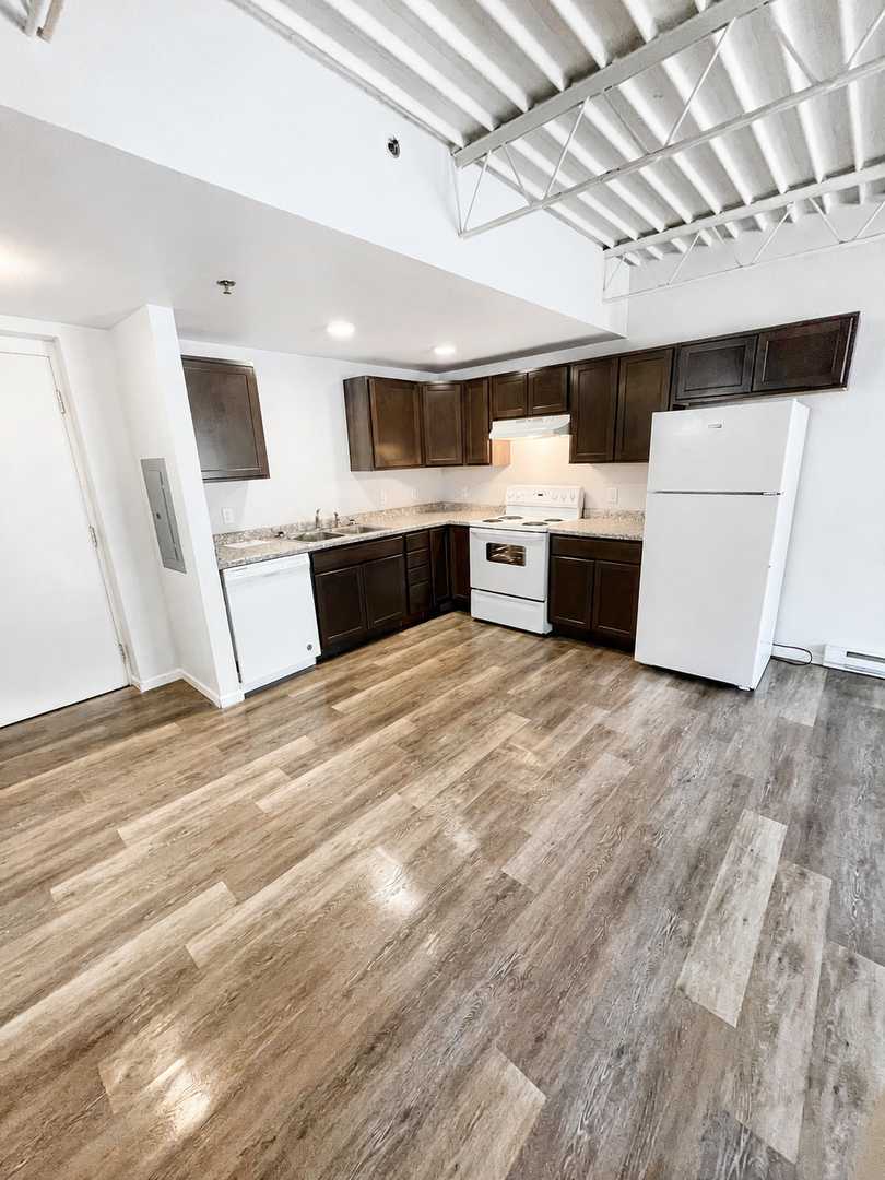Antigo Apartment: 915 S Superior St.