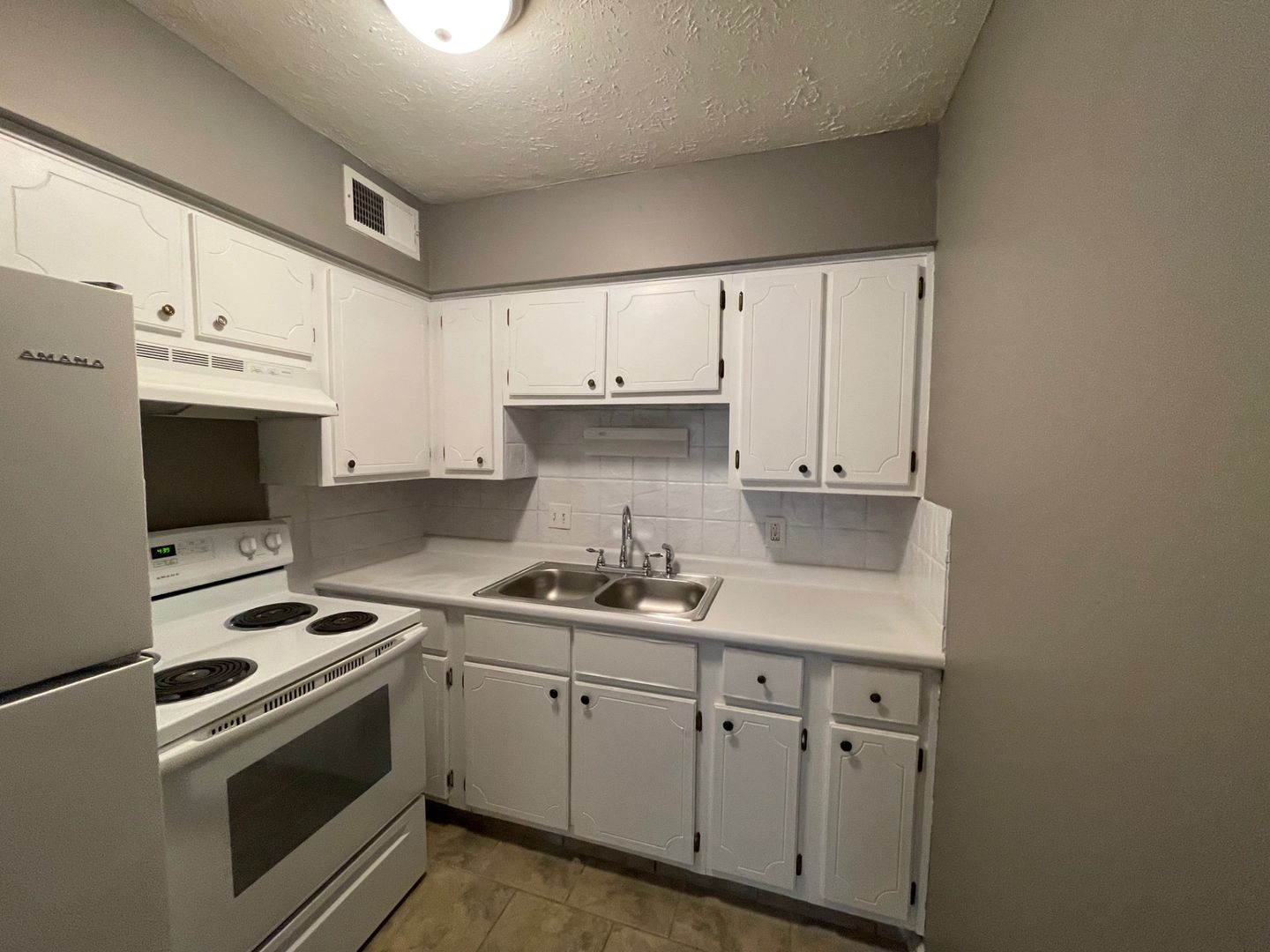 Lexington Apartment: 1598 Martha Ct