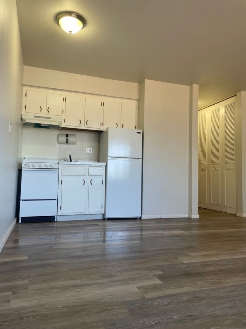 Merrill Apartment: 1601 E 10th Street