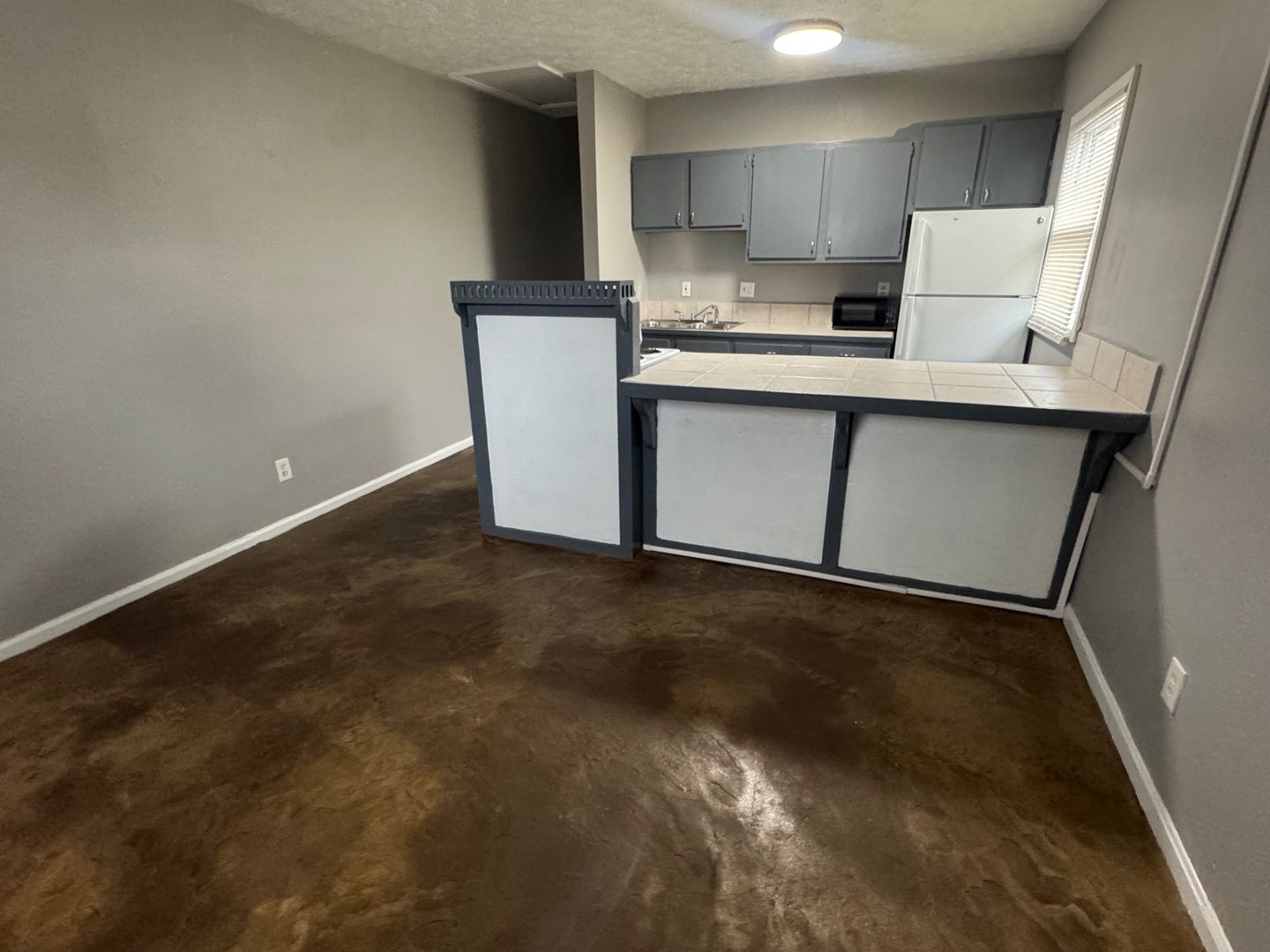 Lexington Apartment: 308 W 6th St