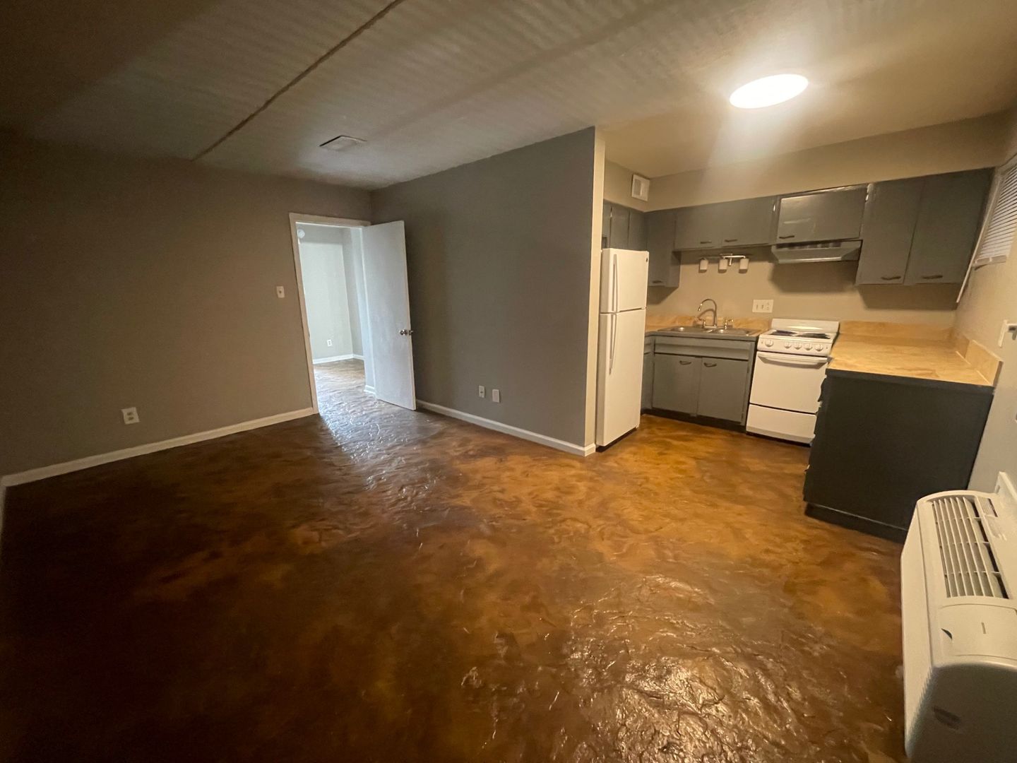 Lexington Apartment: 568 North Broadway