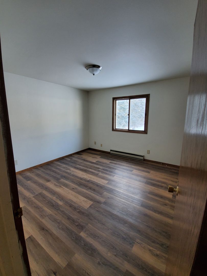 Kronenwetter Apartment: 1967 Thomas St