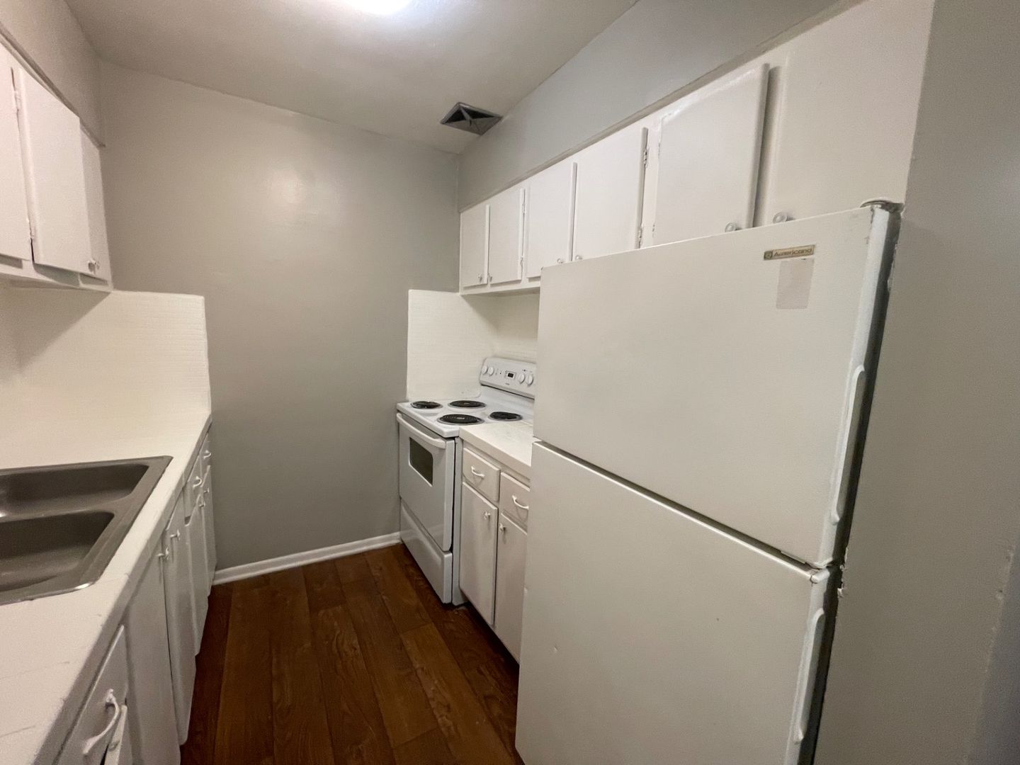 Lexington Apartment: 1037 Cross Keys Rd