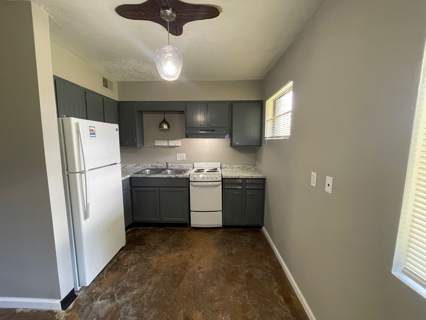 Lexington Apartment: 568 North Broadway