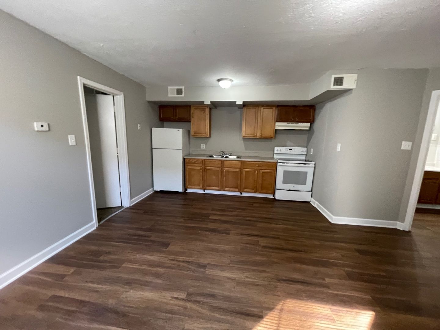 Lexington Apartment: 1025 Cross Keys Rd