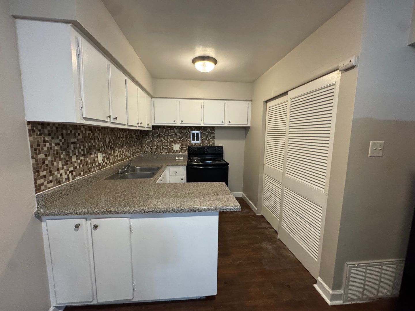 Lexington Apartment: 1565 Alexandria Dr