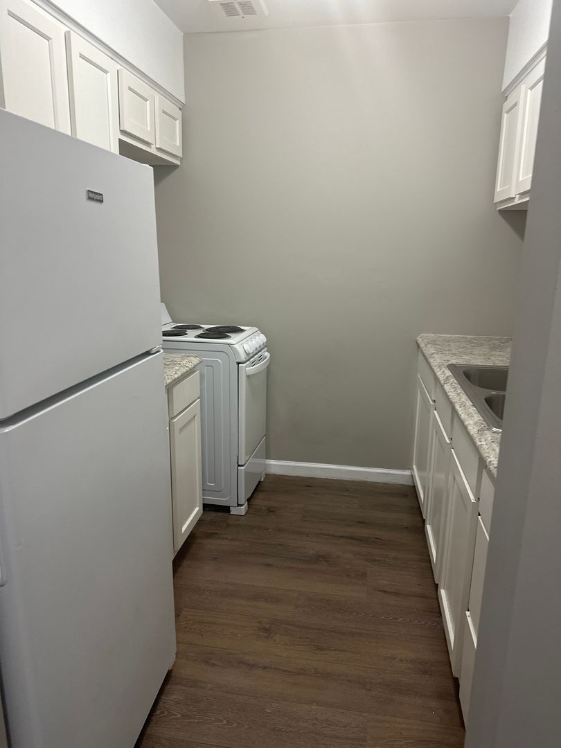 Lexington Apartment: 1033 Cross Keys Rd