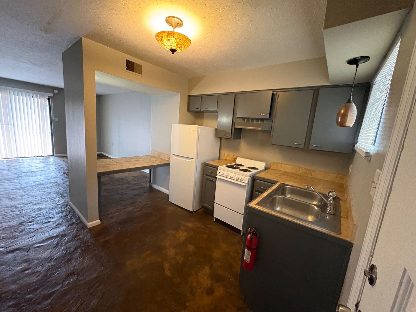 Lexington Apartment: 568 North Broadway