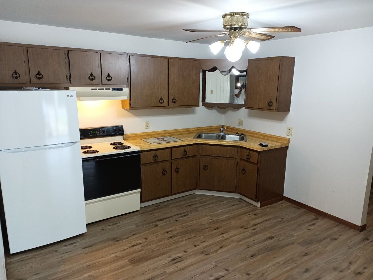 Schofield Apartment: 2802 Jelinek Ave