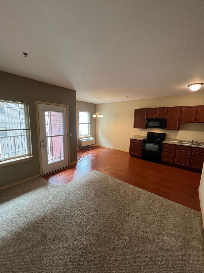 Green Bay Apartment: 401 N. Washington Street
