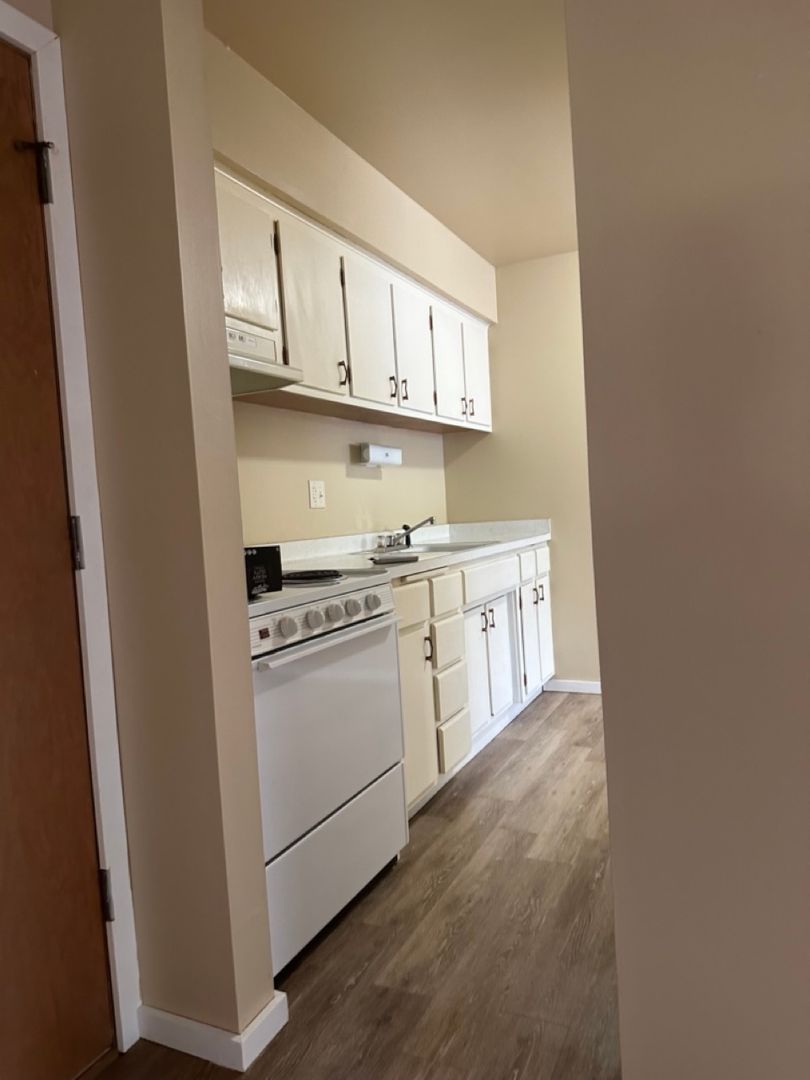 Merrill Apartment: 1601 E 10th Street