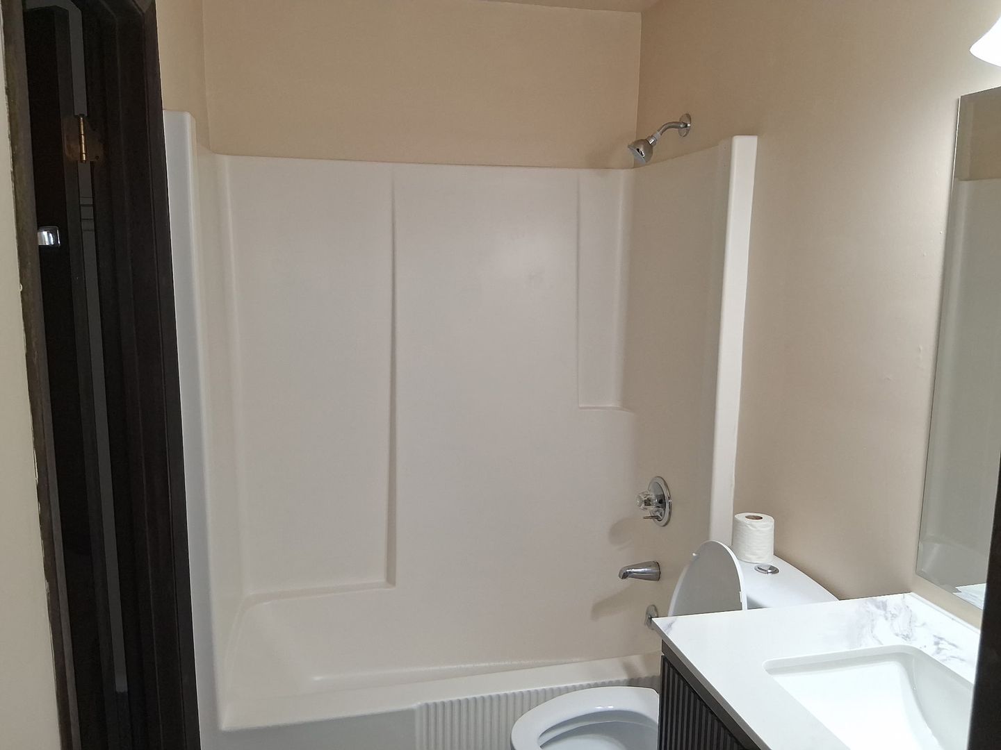 Eagle River Apartment: 210 W Ohio St