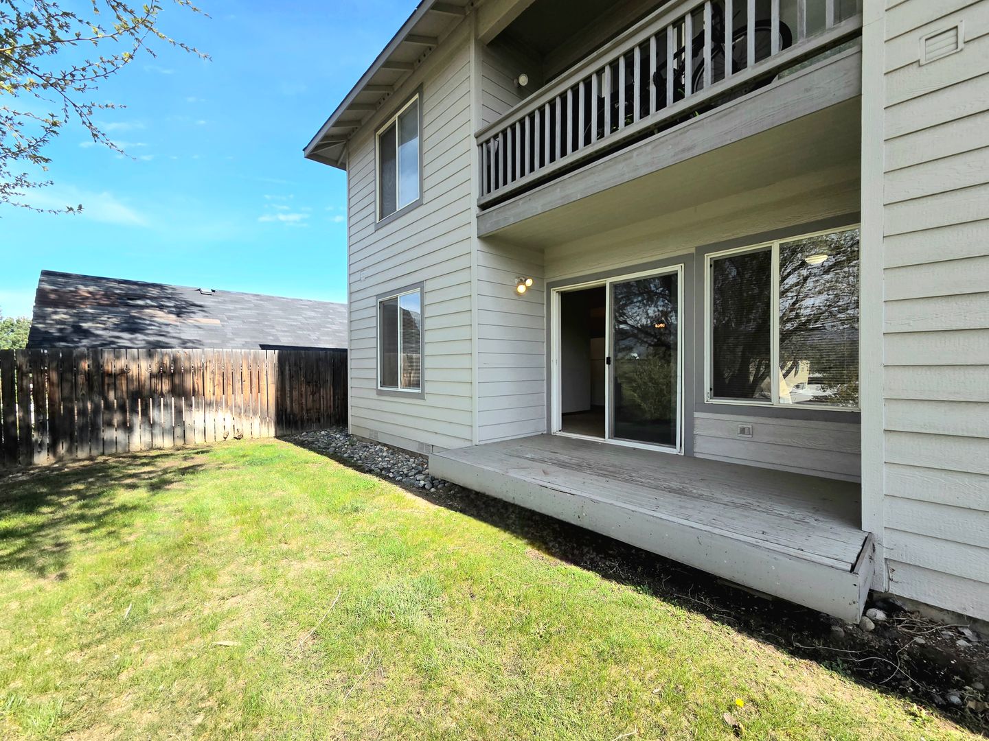 East Wenatchee Apartment: 364 9th St. NE