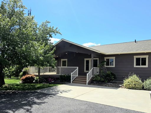 Beautiful Home for Rent on a Cherry Orchard! – photo 1