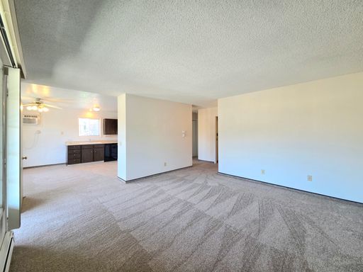 Comfortable, 2 Bedroom & 1.5 Bathroom Downstairs Apartment!