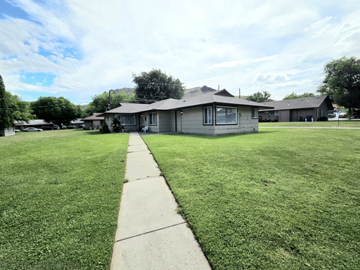 2-Bedroom Duplex in Cozy Neighborhood Available for Immediate Move-In! – photo 1