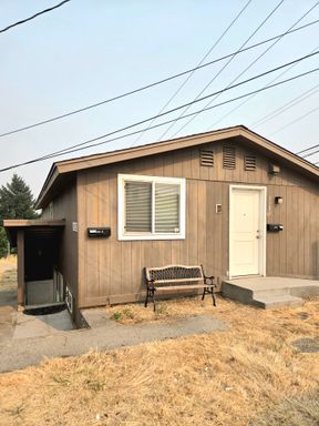 2 Bed / 1 Bath Downstairs Unit – Spacious Layout + Washer/Dryer + Private Patio – photo 1