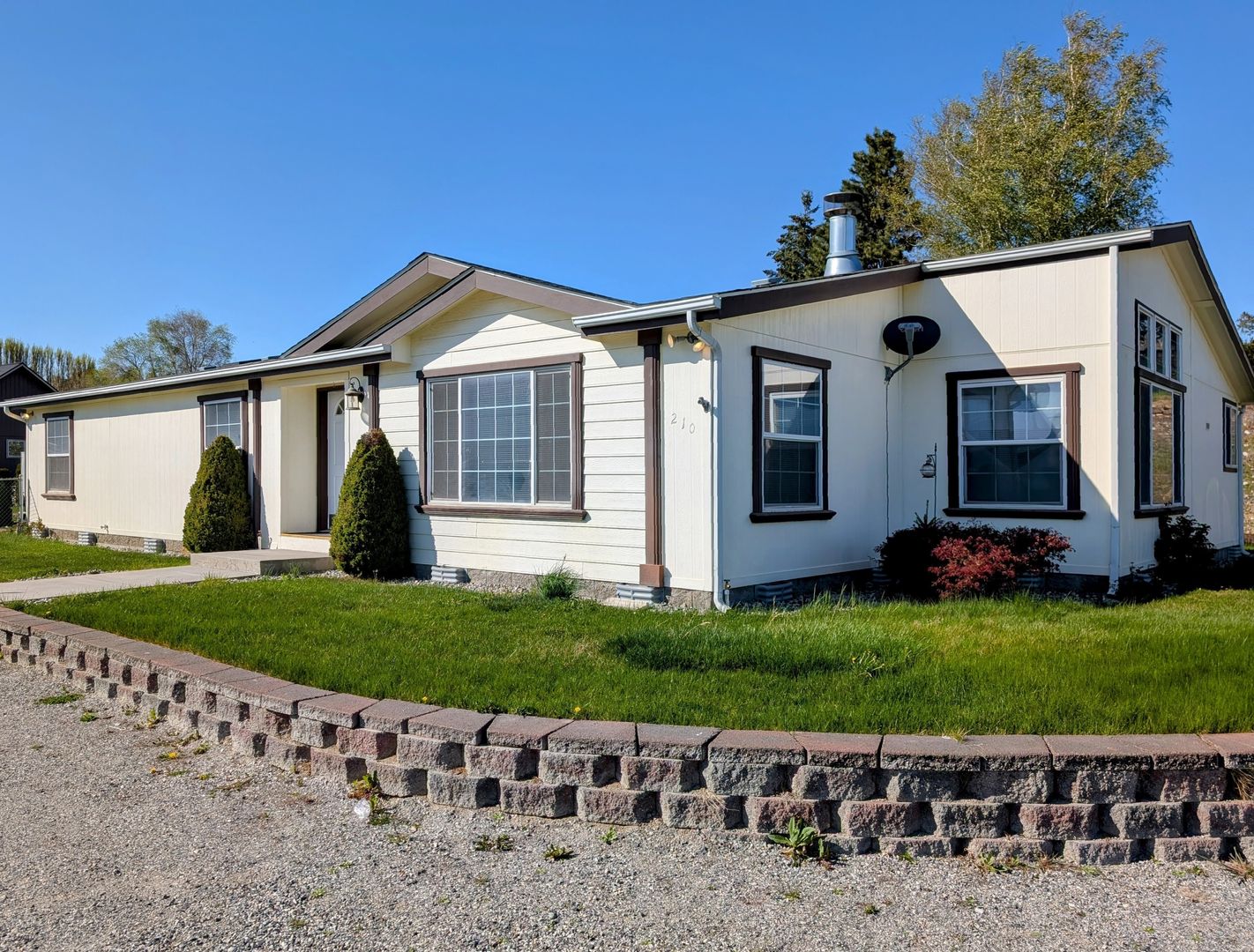 Wenatchee House: 210 E. Peters St.
