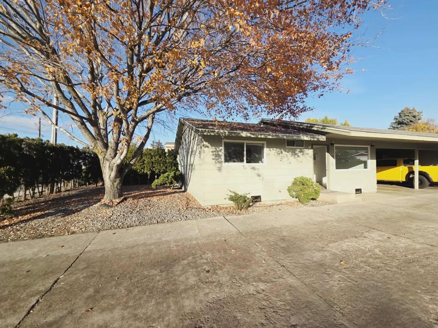 East Wenatchee Apartment: 1037/1039 Eastmont Ave.