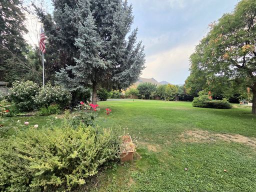 A Hidden Retreat with a Truly Magical Backyard! – photo 1
