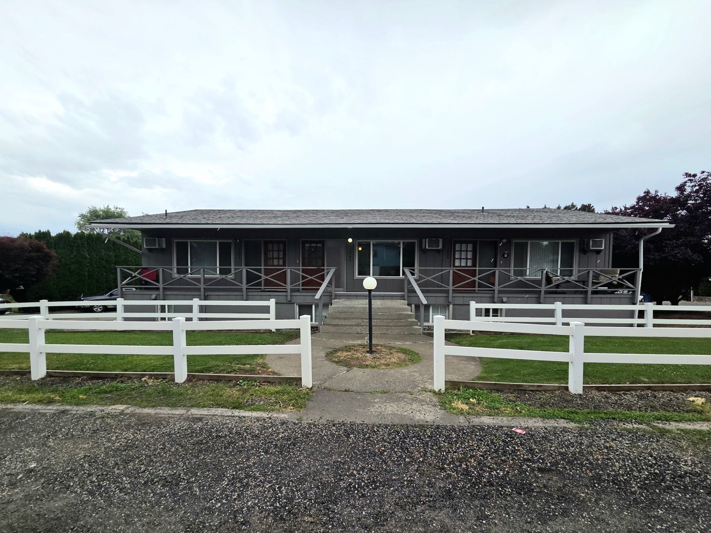East Wenatchee Apartment: 1438-1446 3rd St. NE