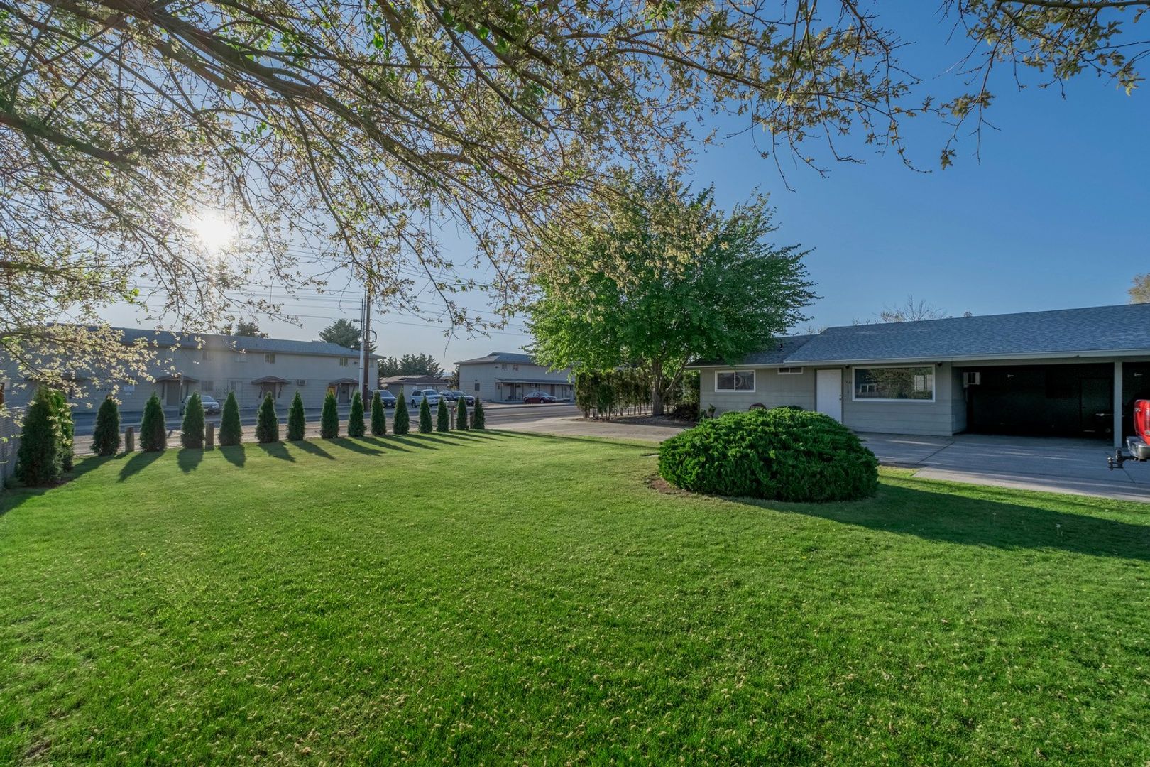 East Wenatchee Apartment: 1037/1039 Eastmont Ave.