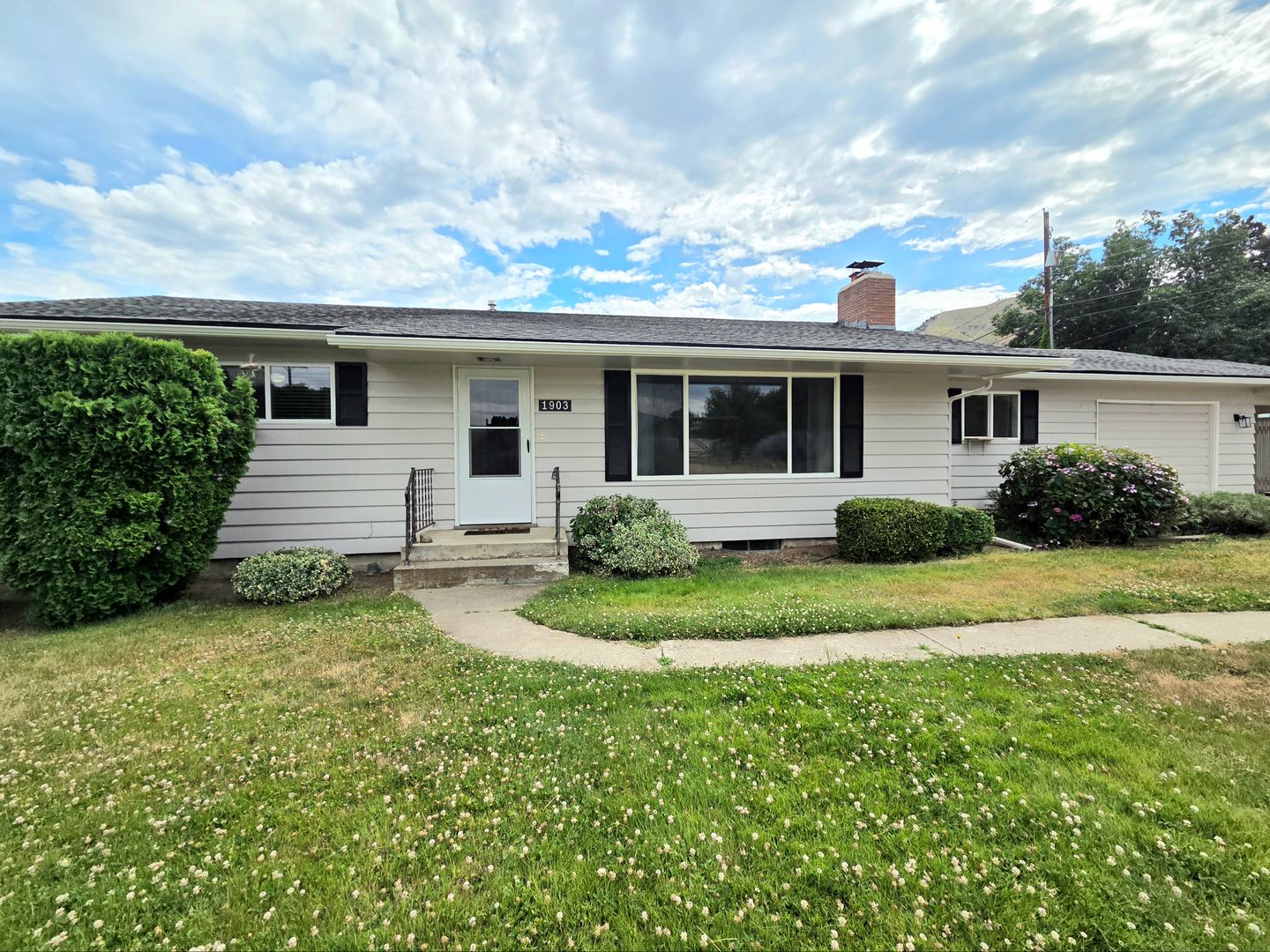 Wenatchee House: 1903 Fifth St.