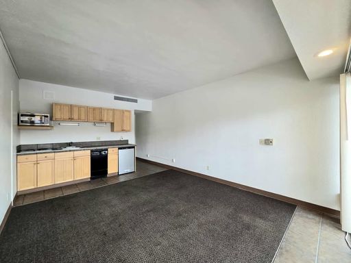 ** Studio in the Heart of Wenatchee ** + 1 Assigned Parking Spot in Parking Garage!