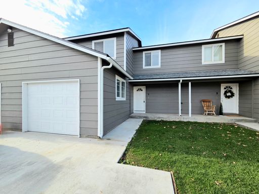 ** 3 Bedroom Townhome on Maple St.! ** – photo 1