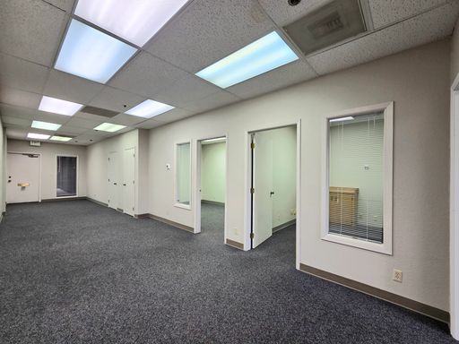 ** 1K Sq. Ft. Commercial Office Space in Emerson Building** – photo 1