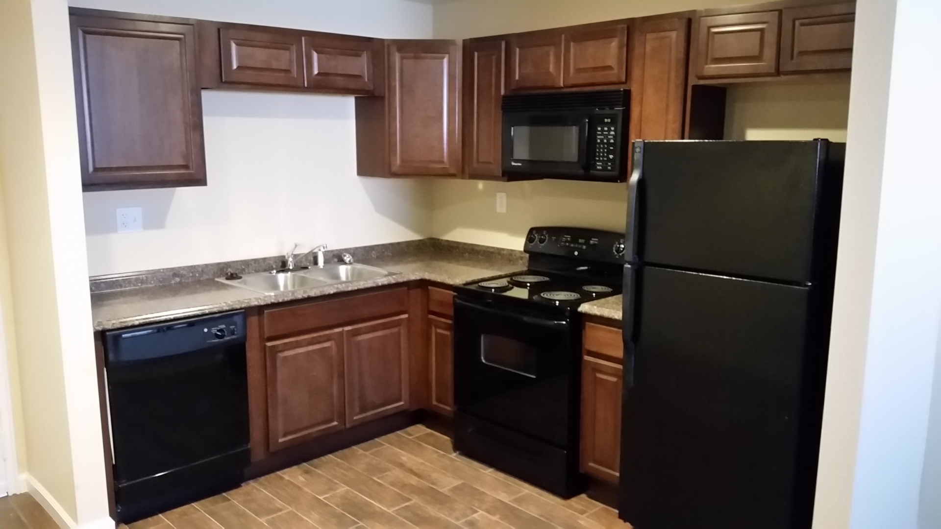 Littleton Apartment: 258 W Powers Ave