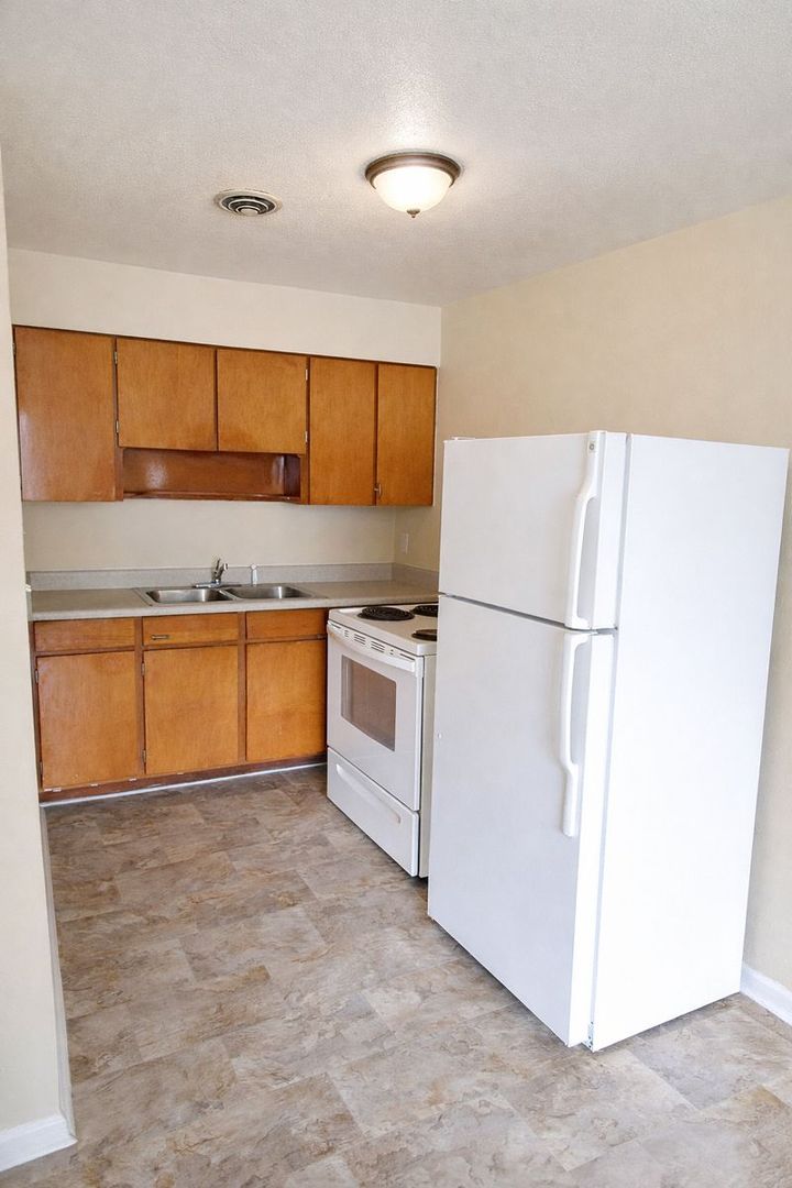Littleton Apartment: 258 W Powers Ave