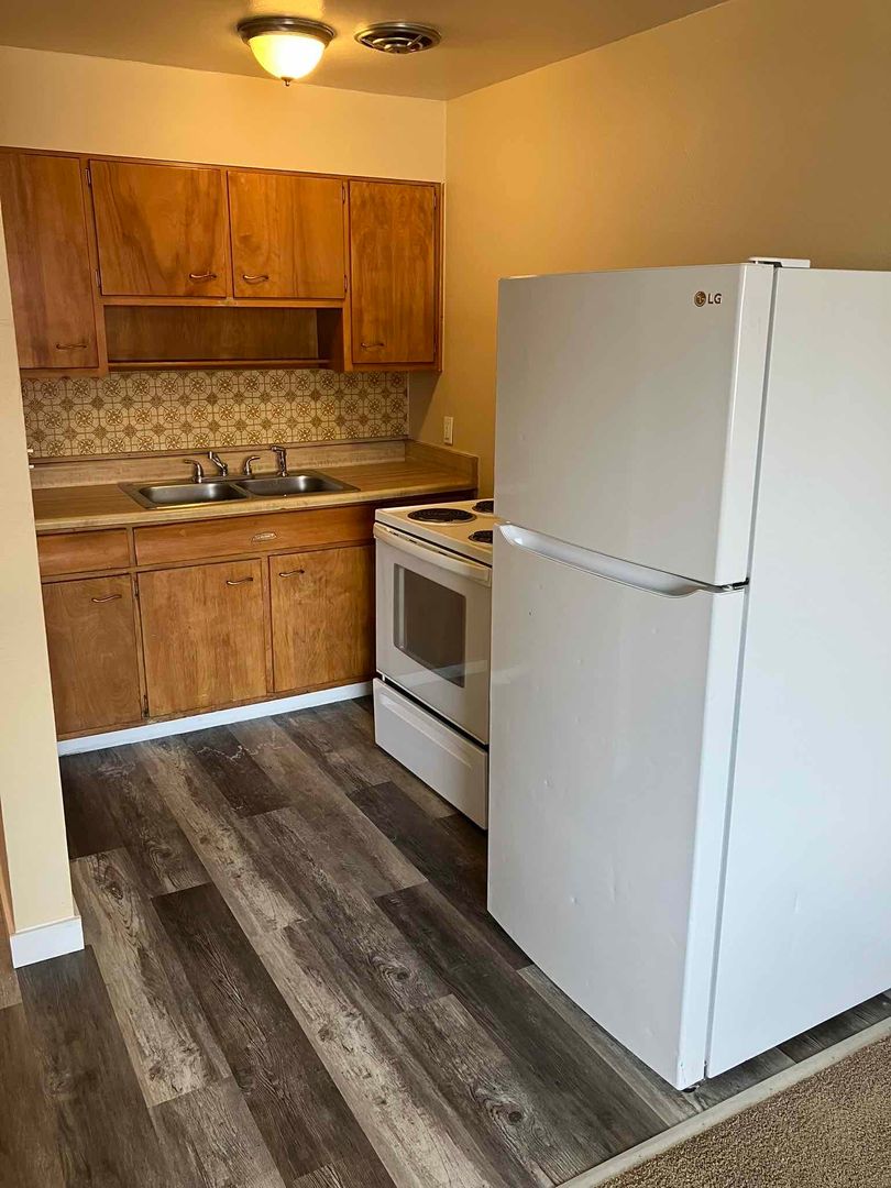 Littleton Apartment: 258 W Powers Ave