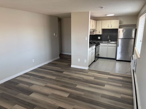 Spacious, Renovated 1-Bedroom - Convenient Location! Wadsworth Station West – photo 1