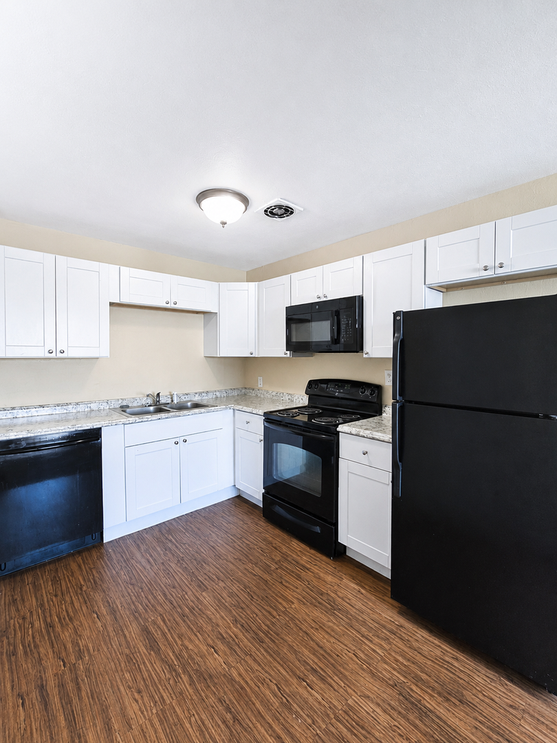Littleton Apartment: 258 W Powers Ave