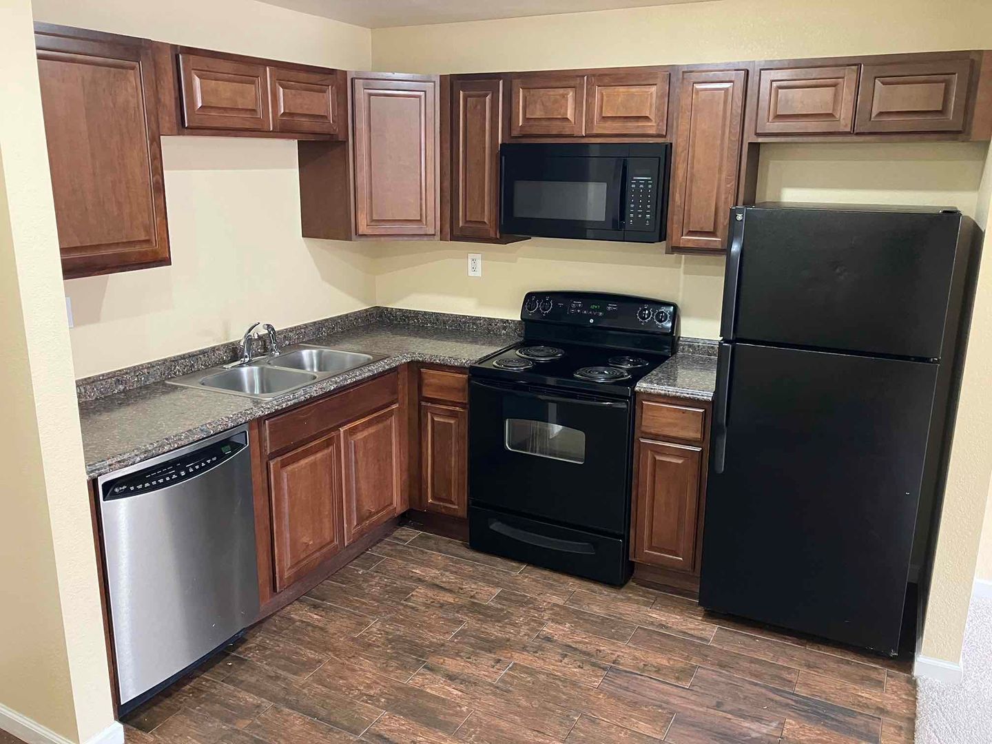 Littleton Apartment: 258 W Powers Ave