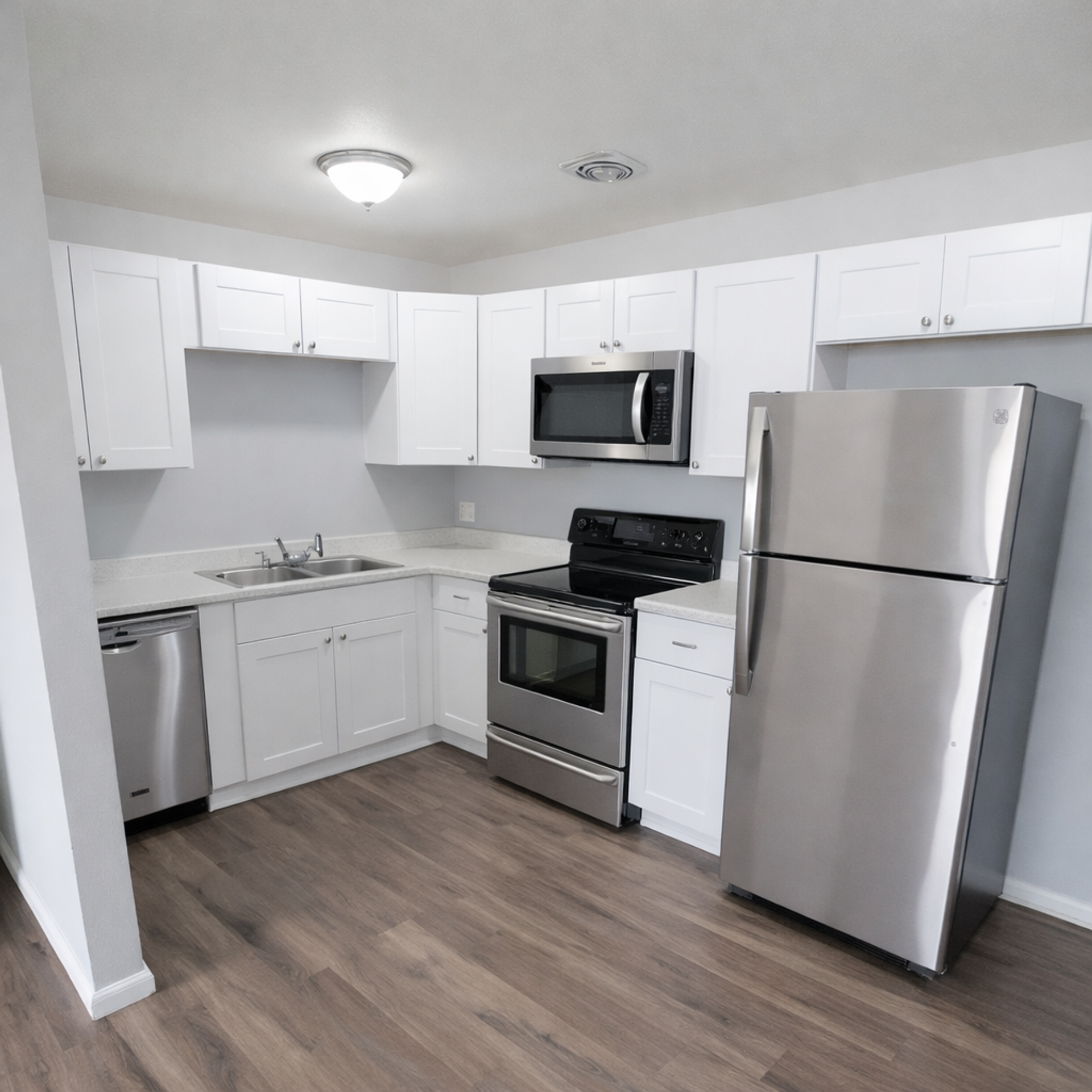 Littleton Apartment: 258 W Powers Ave