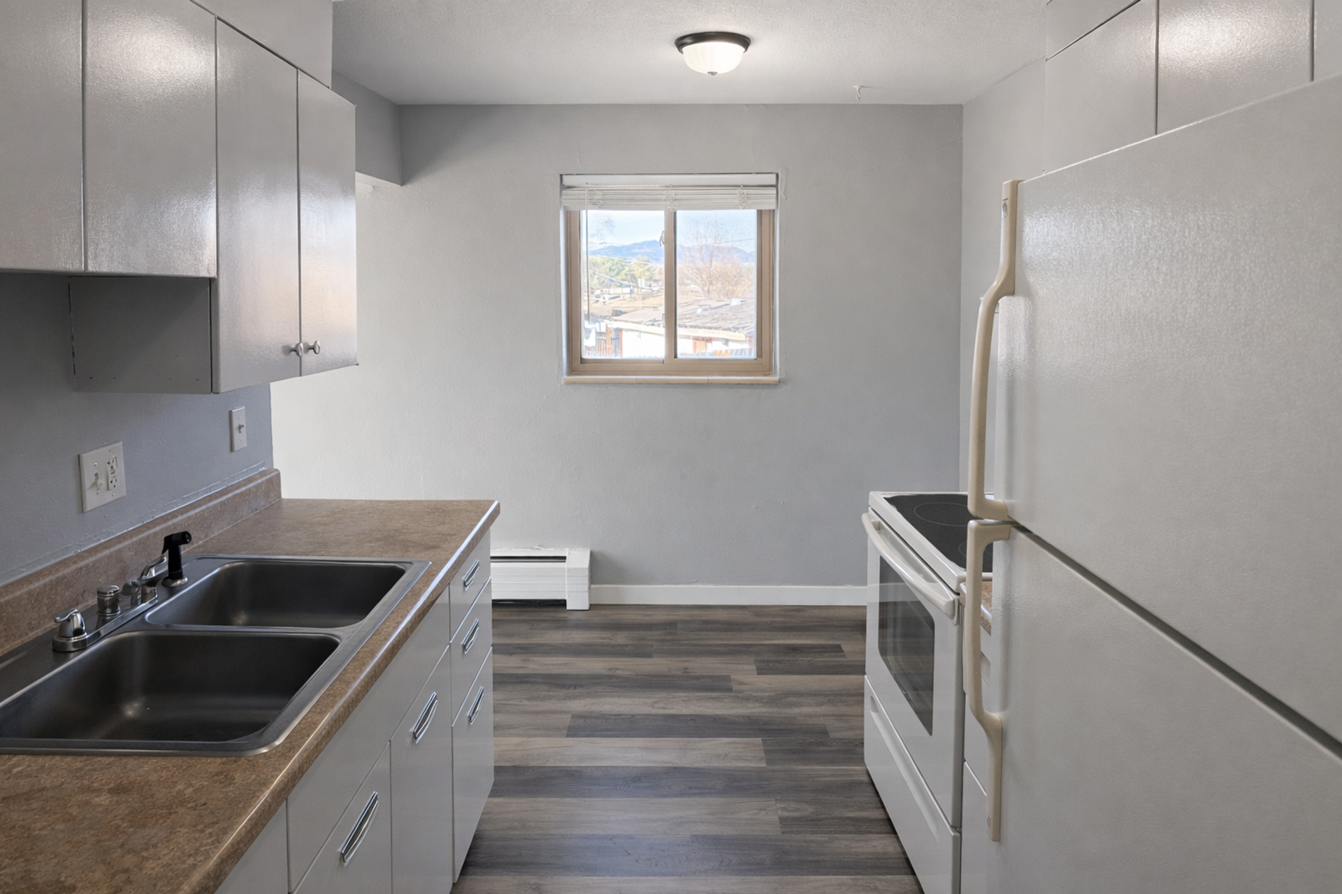 Lakewood Apartment: 550 Webster St