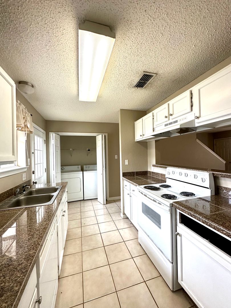 Baton Rouge Townhome: 84 Higgins Ct.