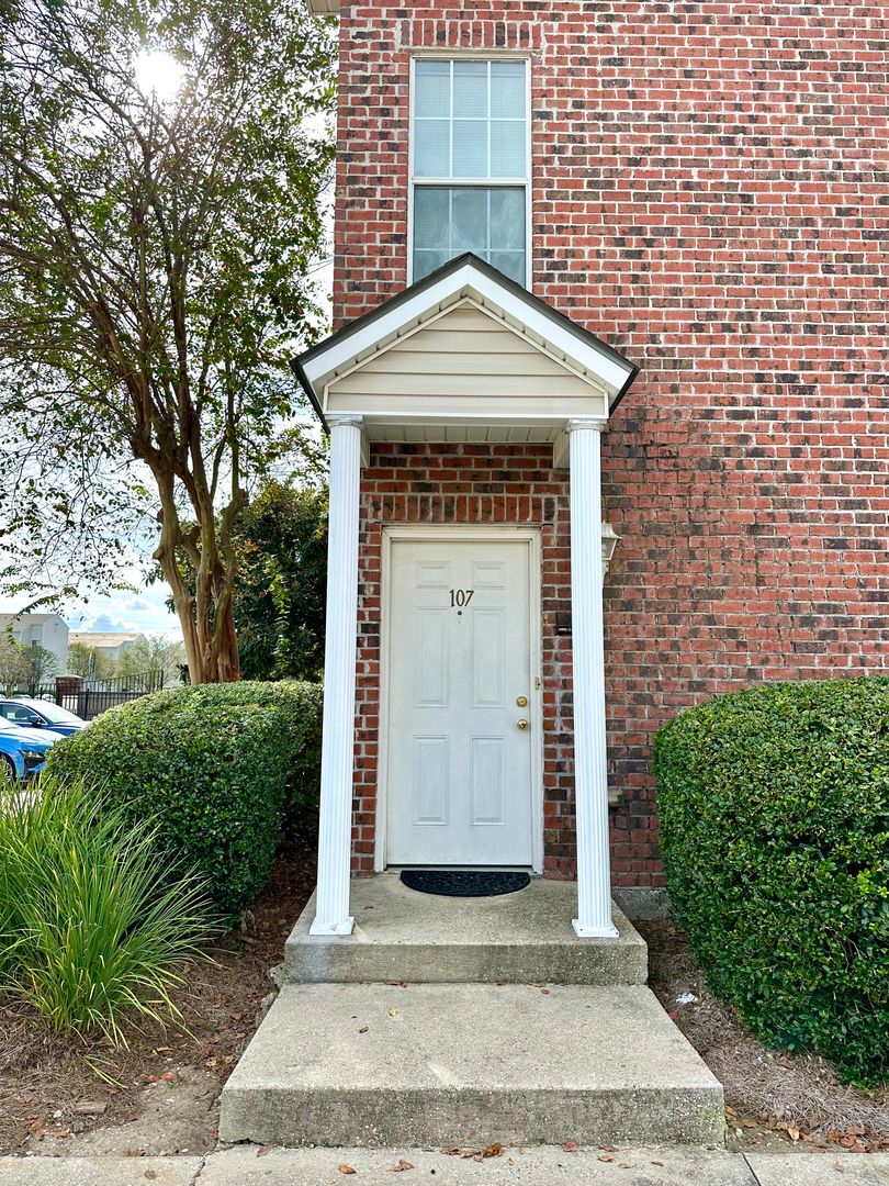 Baton Rouge Condo: 4725 Burbank Drive