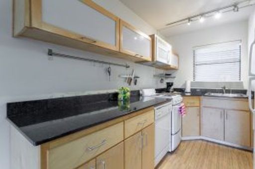 The Blox at Brightside 4BR 1.5BA – photo 1