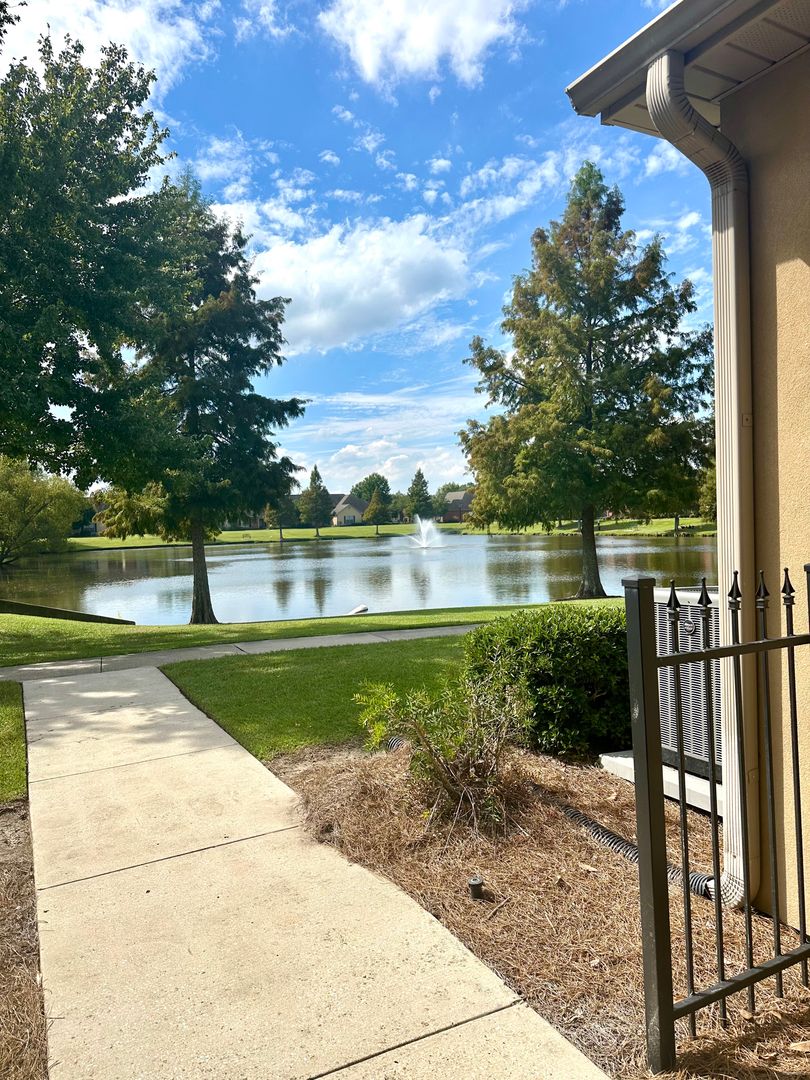 Baton Rouge Townhome: 809 Summer Breeze