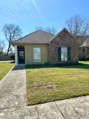 Charming 3BR/2BA Corner-Lot Home with Open Floor Plan! Close to LSU – photo 1