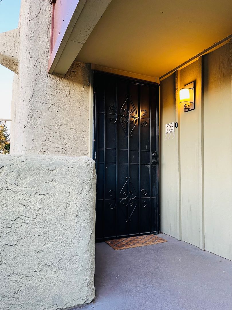 Phoenix Condo: 1701 W Tuckey Lane