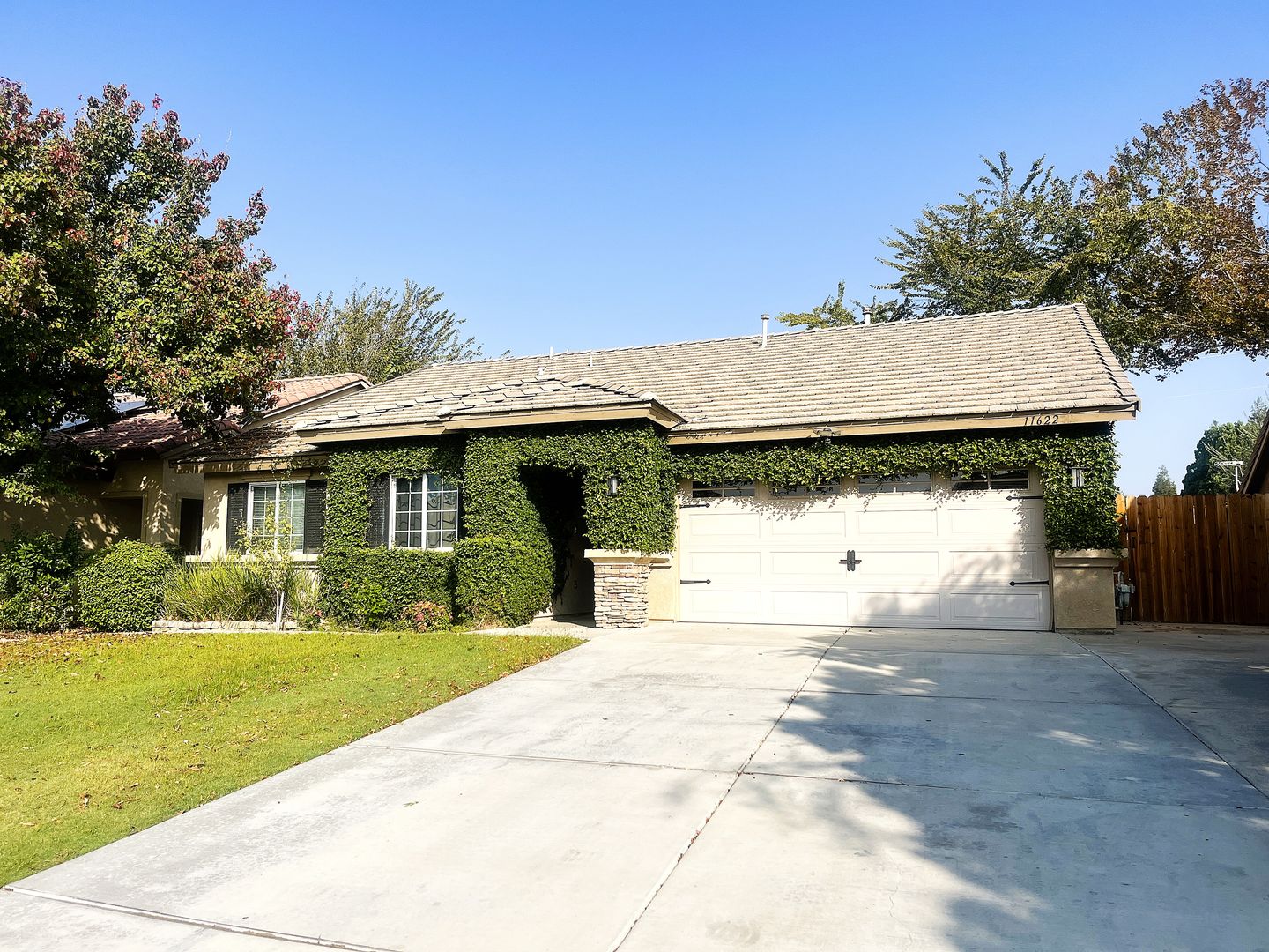 Bakersfield House: 11622 Pacific Harbor Ave